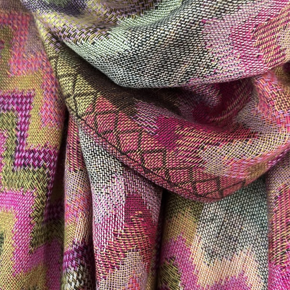 Colorful Zigzag Patterned Scarf - Picture 4 of 6